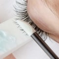 How to Safely Remove Eyelash Extensions with Gel Glue Remover
