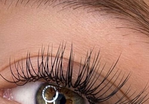The Pros and Cons of Eyelash Extensions and Strips