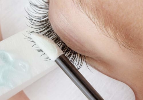 How to Safely Remove Eyelash Extensions with Gel Glue Remover